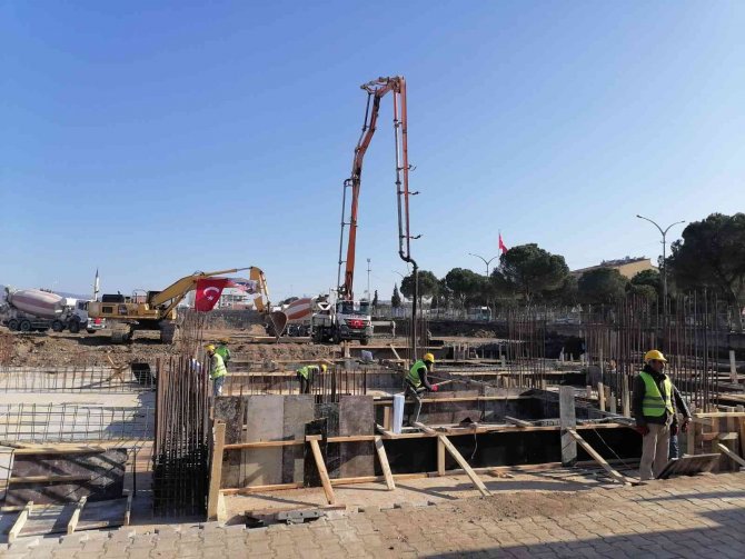 Soma’ya 7 Bin Kapasiteli Yeni Stadın Temeli Atıldı