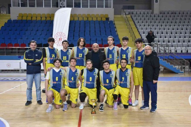 Afyon Yıldızları Kupayı Aldı