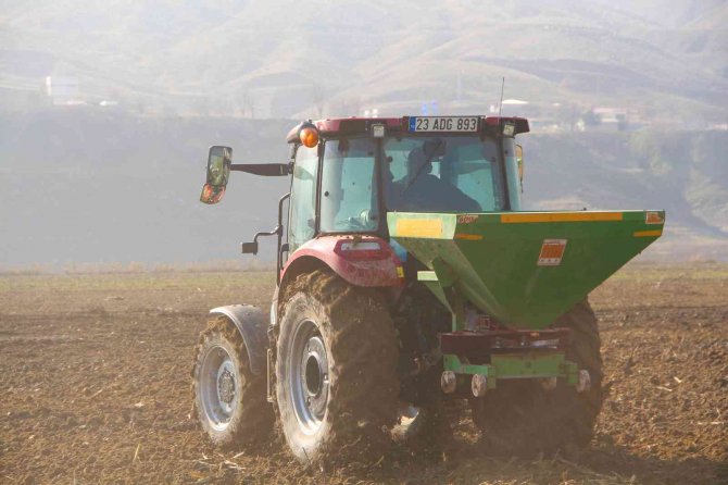 Çiftçiler Endişeli: "Tek Umudumuz Yağış, Yoksa Sulama Bile Fayda Etmez"