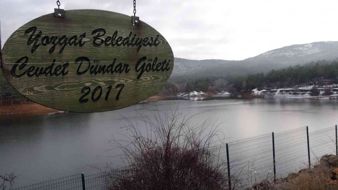 Yozgat Çamlığı Milli Parkı’ndaki Gölet Kısmen Buz Tuttu