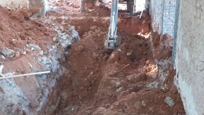 Toprak Altında Kalan 2 İşçi Yaralandı