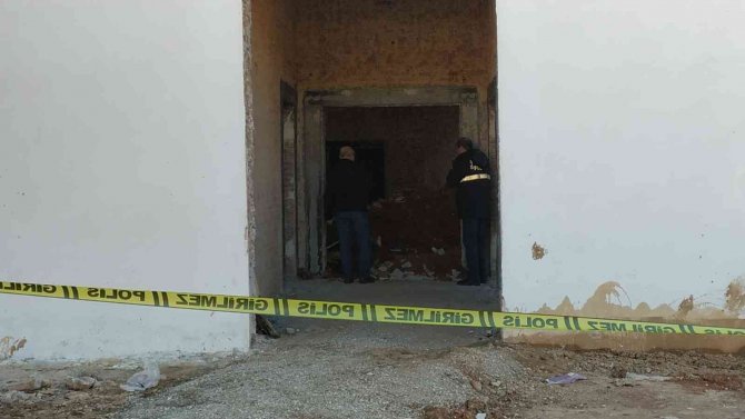 Toprak Altında Kalan 2 İşçi Yaralandı