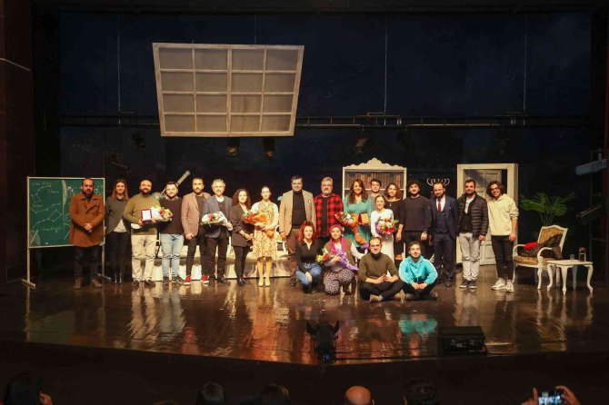 Beklenen Tiyatro Oyunu Uşak’ta Seyirciyle Buluştu