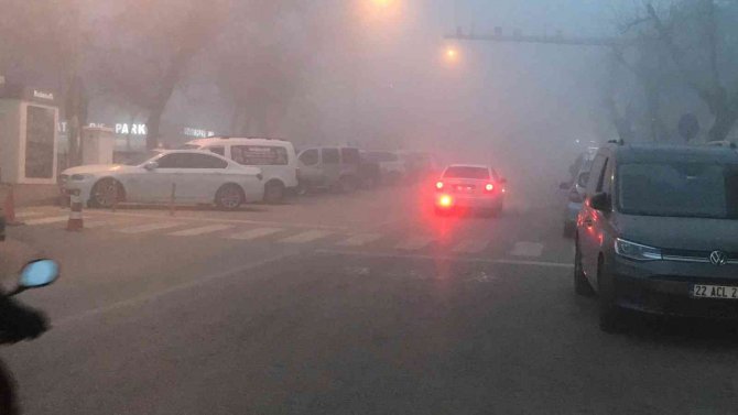 Uzunköprü’de Yoğun Sis Etkili Oluyor