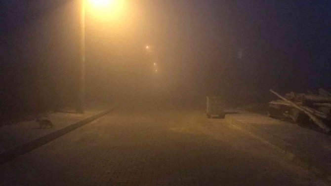 Uzunköprü’de Yoğun Sis Etkili Oluyor