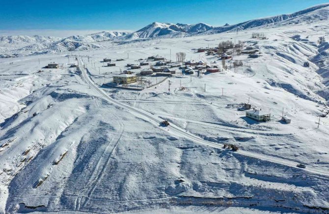 Kırsalda Karla Mücadele Aralıksız Sürüyor