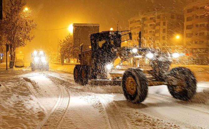 Kırsalda Karla Mücadele Aralıksız Sürüyor