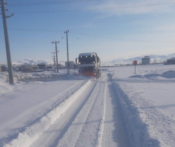 Tuşba Belediyesi’nin Karla Mücadele Çalışması
