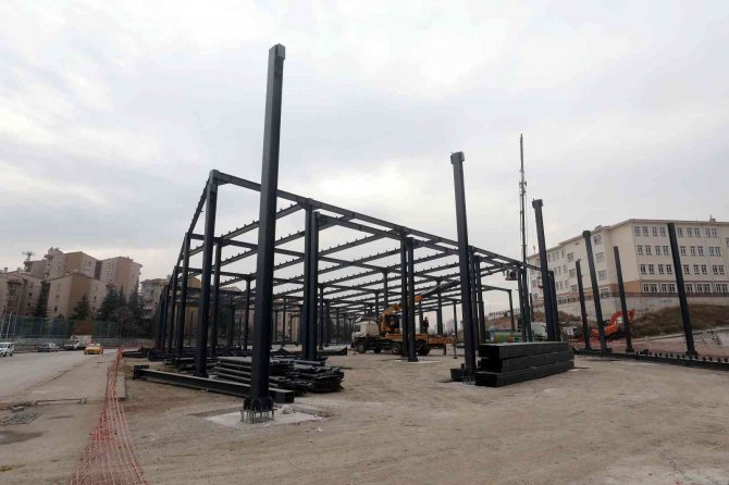 Yenimahalle Belediyesi Beş Pazar Yerine Güneş Enerji Paneli Kuruyor