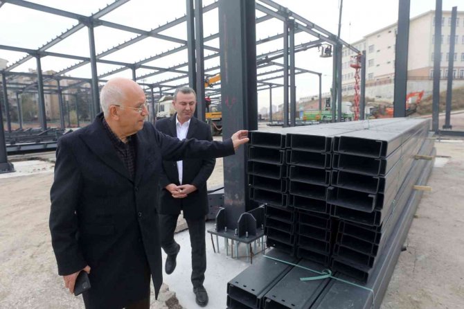 Yenimahalle Belediyesi Beş Pazar Yerine Güneş Enerji Paneli Kuruyor