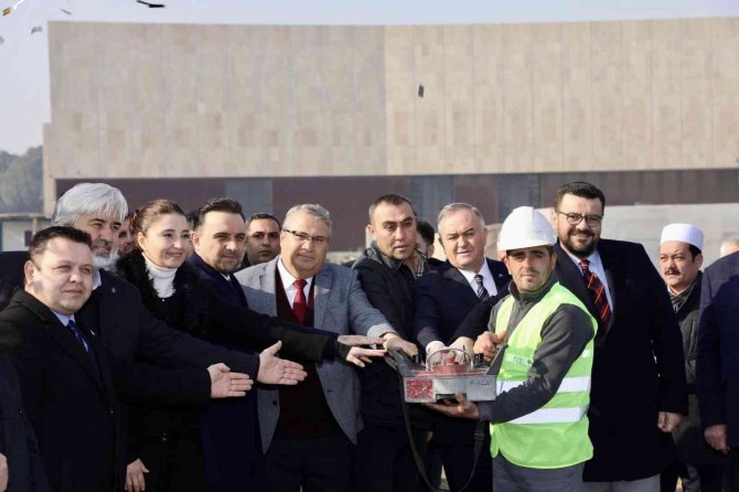 Yunusemre’nin ’Meydan Projesi’ne Bir Eser Daha