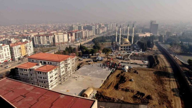 Yunusemre’nin ’Meydan Projesi’ne Bir Eser Daha