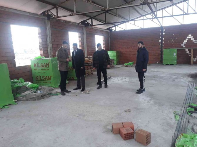 Kaymakam Yılmaz, Gençlik Ve Spor Merkezi İnşaatını İnceledi