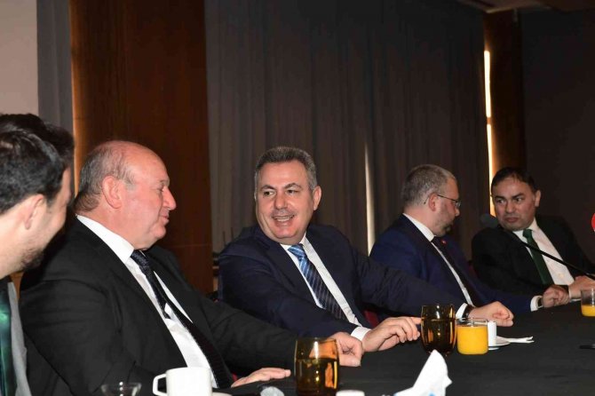 Adana Valisi Elban: “Gazeteciler Zor Şartlarda Doğru Bilgiyi Vermek İçin Mücadele Ediyor”