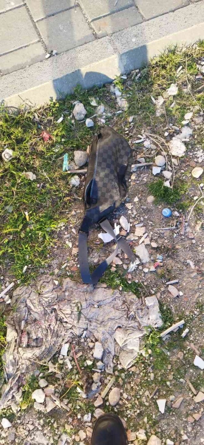 İ̇nternette ’Eşcinsel Arkadaşlık’ Sitesinden Tanıştığı Şahsı Bıçaklayıp 500 Euro’sunu Gasp Etti