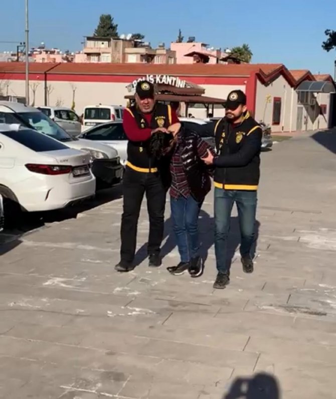 İ̇nternette ’Eşcinsel Arkadaşlık’ Sitesinden Tanıştığı Şahsı Bıçaklayıp 500 Euro’sunu Gasp Etti