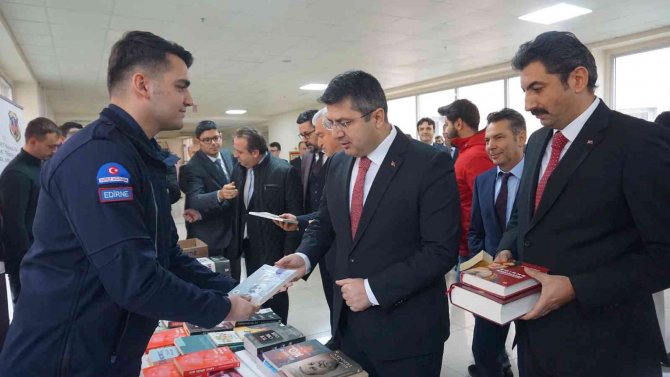 Edirne’de ’Kitap İ̇yileştirir’ Sloganıyla Kitap Bağışı Kampanyası Başlatıldı