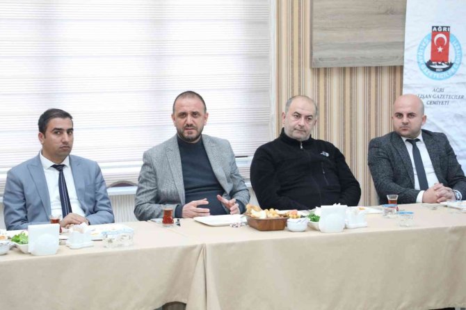 Gazeteciler Kahvaltıda Buluştu