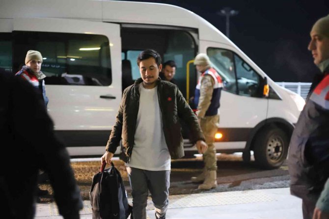 Ağrı’da 138 Afgan Göçmen, Ülkelerine Gönderildi