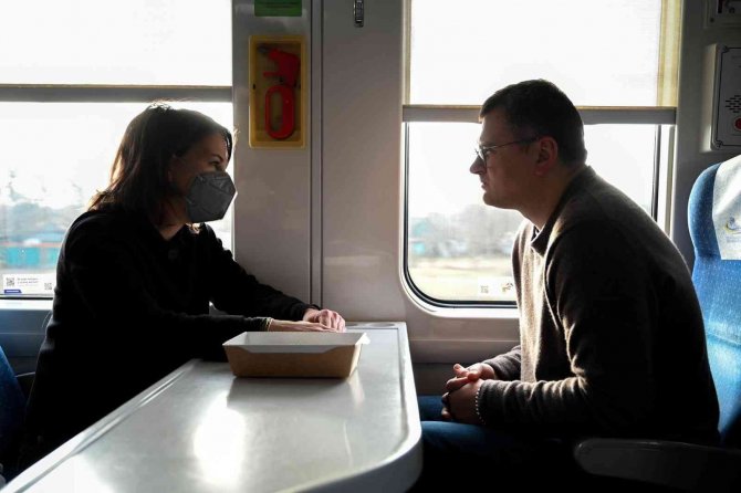 Almanya Dışişleri Bakanı Baerbock’tan Ukrayna’ya Sürpriz Ziyaret