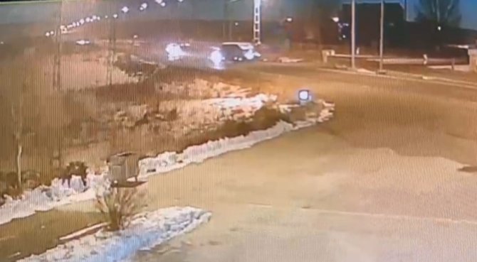 Ardahan’da Otomobilin Kamyonete Çarpma Anı Kamerada
