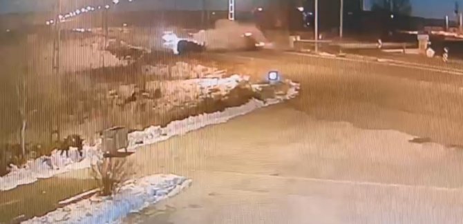 Ardahan’da Otomobilin Kamyonete Çarpma Anı Kamerada