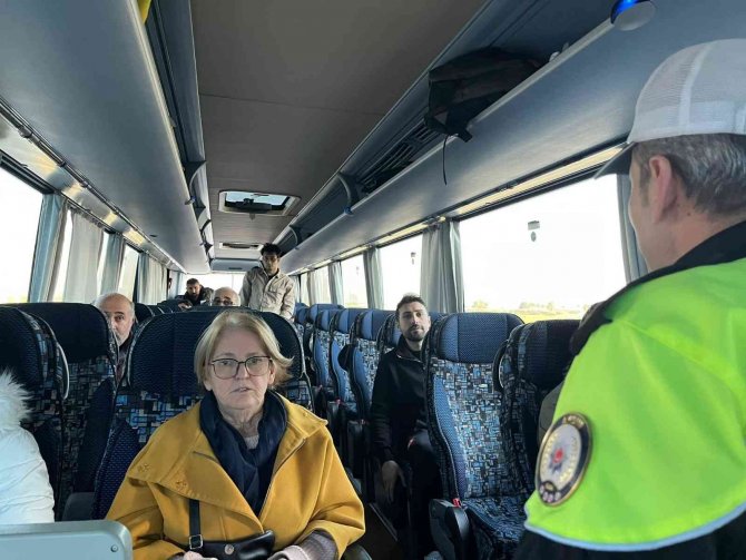 Yolculara Emniyet Kemerinin Önemi Anlatıldı