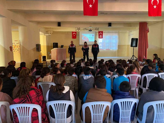 Jandarmadan Öğrencilere “Suçtan Korunma” Eğitimi