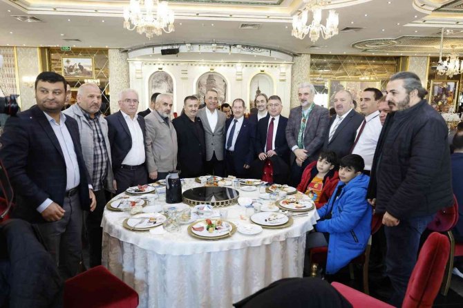 Stk Temsilcileri Ve Kanaat Önderleri Sultangazi’de Buluştu