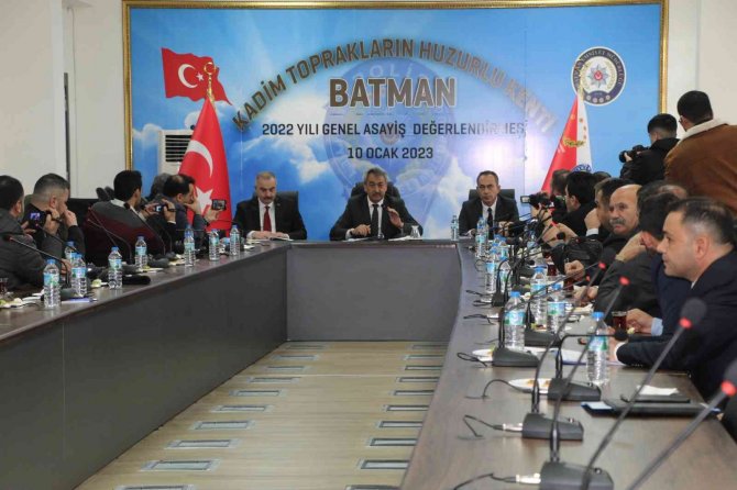 Batman İ̇l Emniyet Müdürü Köroğlu Kıraç: "Terörden Kaçan 12 Kişi Ailelerine Teslim Edildi”