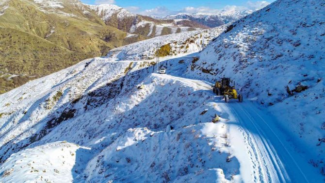 Batman’da Kar Yağışı Nedeniyle Kapanan Köy Yolları Ulaşıma Açıldı