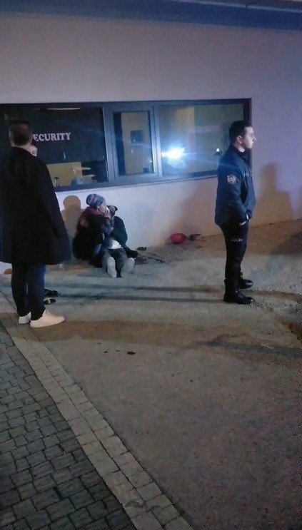 Beylikdüzü’nde Hırsızlık Şüphelisini Tekme Tokat Döven Site Sakinleri Kamerada
