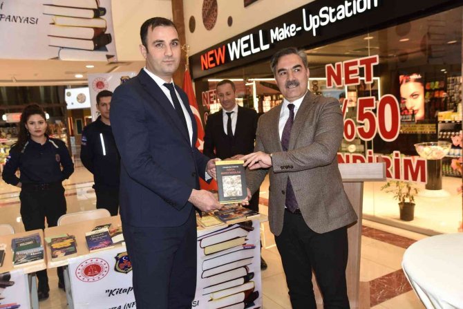 Ahlat T Tipi Kapalı Ve Açık Ceza İ̇nfaz Kurumu Müdürlüğü’nde "Kitap İyileştirir" Kitap Bağış Kampanyası