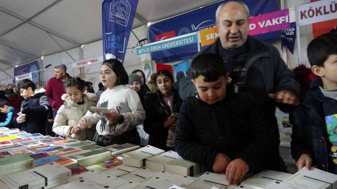 Kitap Fuarı Çocuklar İle Cıvıl Cıvıl Oldu