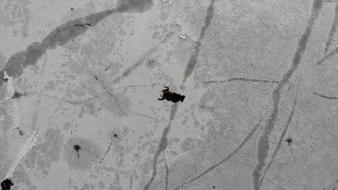 Kalp Gölü Buz Pistine Döndü