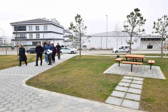 Başkan Ataç Yapımı Süren Parkları İnceledi