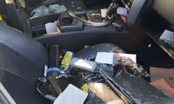 Bursa’da 3 Aracın Camlarını Kırarak Soydular