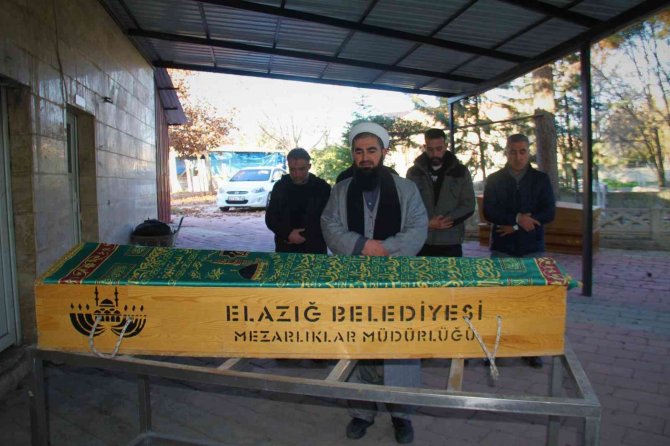 Ailesi Cenazeyi Kabul Etmedi, Zihinsel Engelli Kız Kimsesizler Mezarlığına Defnedildi