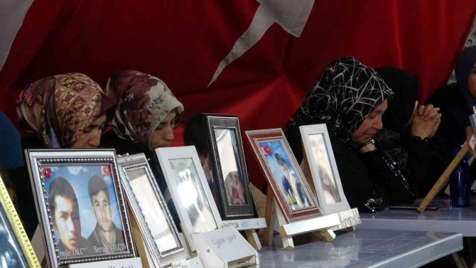 Terör Mağduru Aileler, Bin 226 Gündür Hdp’nin Kapısında Evlatlarını İstiyor