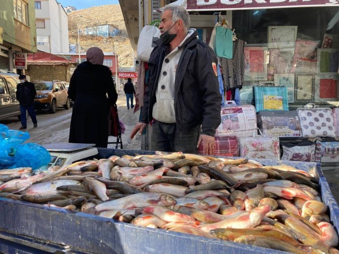 Çoruh Balığı Tezgahta Yerini Aldı