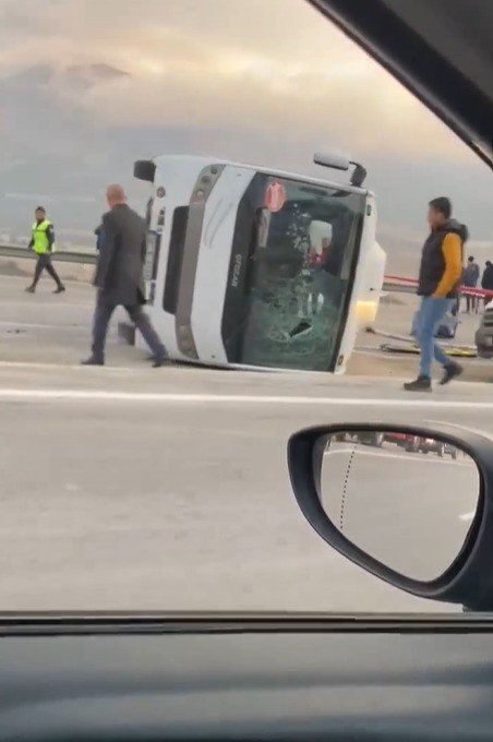 İ̇şçileri Taşıyan Servis Midibüsü 60 Metre Sürüklendi: 2 Ölü, 14 Yaralı