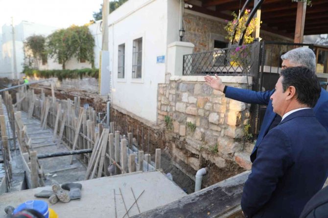 Başkan Aras, Dere Sokak’ta İncelemelerde Bulundu