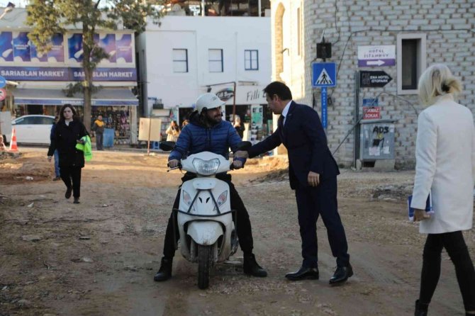 Başkan Aras, Dere Sokak’ta İncelemelerde Bulundu