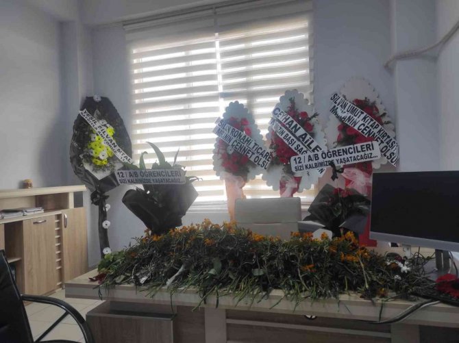 Kazada Hayatını Kaybeden Öğretmenin Okulunda Yas Var