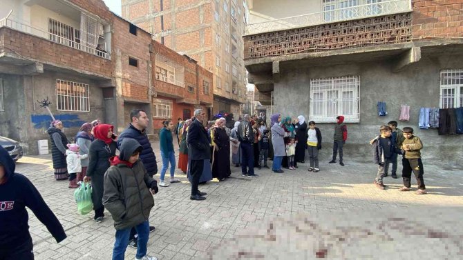 Bir Hafta Önce Kızını Kaybeden Baba, Evinin Önünde Bıçaklandı