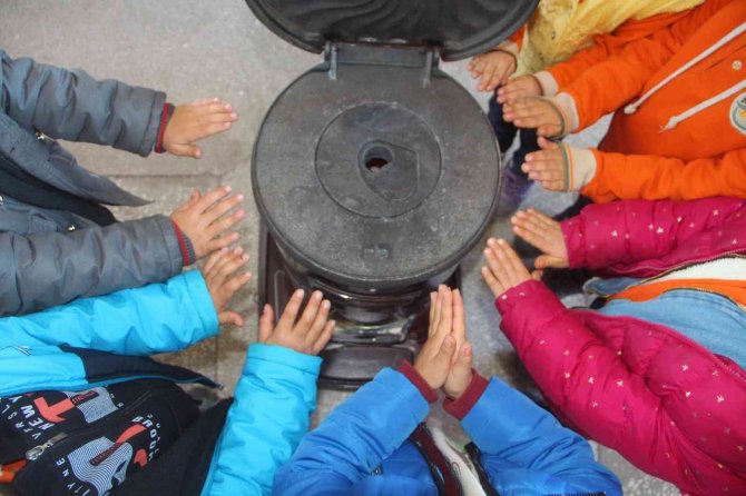 Aynı Çatı Altında Hem Öğrenciler Hem De Aileleri Eğitim Alıyor