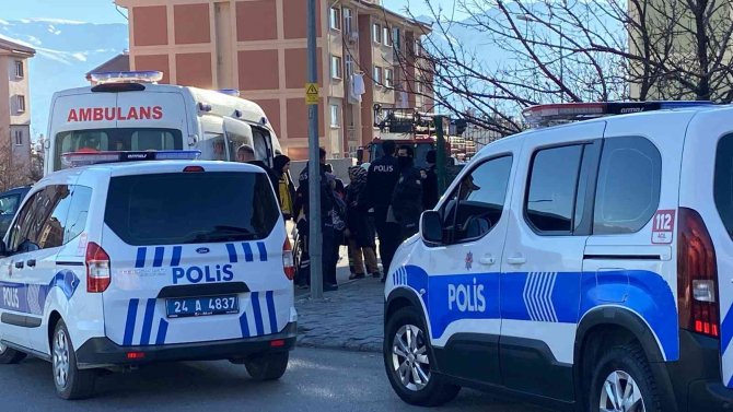 Erzincan’daki Ev Yangınında 1 Kişi Dumandan Etkilendi