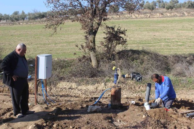 Manisalı Çiftçi Su Ararken Petrol Buldu