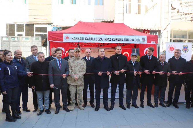 Vali Akbıyık’tan Ceza İnfaz Kurumuna Kitap Bağışı