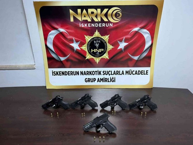Otomobilde 5 Adet Ruhsatsız Tabanca Ele Geçirildi